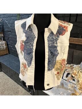 medium cropped denim jacket distressing (flaw) m [COPY] [COPY] [COPY]